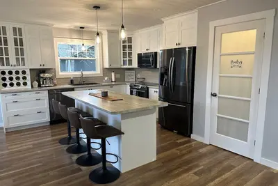 Image de Waterfront | Organized | Clean | Well Stocked