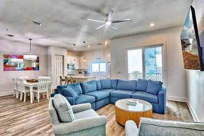 Image de ☀New Townhome🌴Azul A5🌊Acros from Beach🍹Private Roof Top Deck🐬Heated Pool