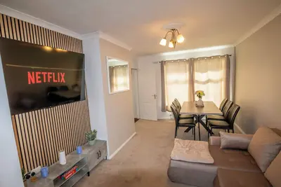 Image de Modern home near Stoke city stadium