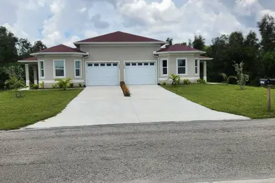 Image de Modern Place, 3-bedroom house with WiFi, Ac, spacious in welcoming Lehigh Acres