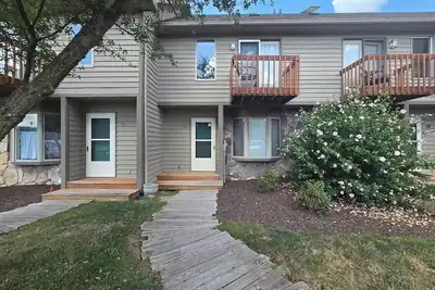 Image de Wisp Retreat- 2 bedroom Ski Condo near slopes and lake