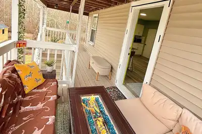 Image de Family-friendly 5-Bedroom Webster Home w\/ Cozy Balcony - Perfect for Families!
