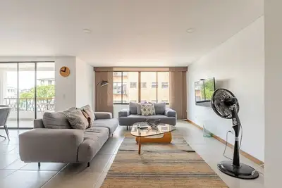 Gibraltar 401 | Spacious & Charming | El Peñon