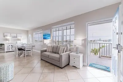 Image de Coastal Retreat | Unbeatable Location | Sleeps 10