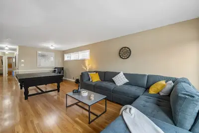 Image de Luxe Duplex Near Nyc | Sleeps 27 | 20 Min to Nyc