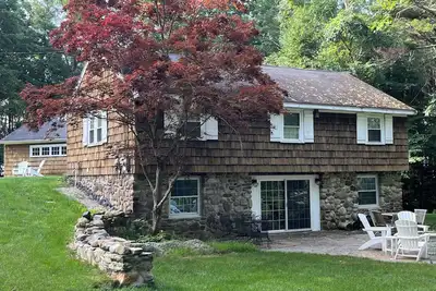 Image de Kennebunk beach house. Quick walk to Gooches beach and Dock Square!