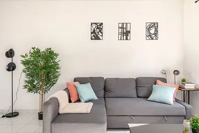 Image de 2 Minutes From Local Shops & Sea Wall! | Gorgeous Vacation Home in Terneuzen!