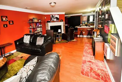 Image de Amazing Large 3 Bed house w/ King Bed ; < 10 miles to Dtwn