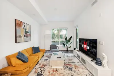 Image de Stylish Hollywood 1bd | Walk to Attractions & Nightlife |Pool, Gym, Free Parking