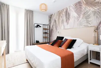 Image de À 50m de la plage | Chambre 12m² + Sdb compacte