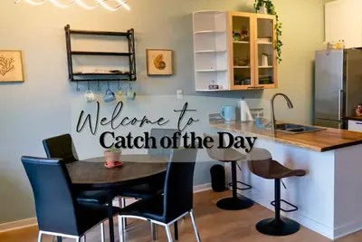 Image de Catch of the Day - Waterfront Bachelor Condo