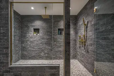 Image de Luxury! 6-Bedrooms Modern, Central, big pool & Yard.