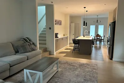 Image de Modern Downtown Oasis – Brand New 3br Getaway in the Heart of Cleveland!