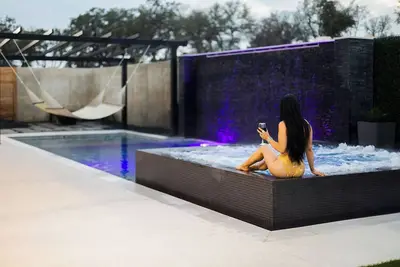 Image de New Glam Modern Luxury Home by River! Pool•Hot Tub•Movie Room•Firepit Sleeps 24