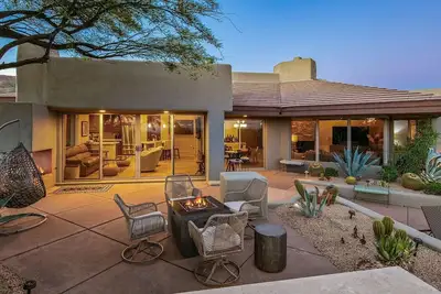 Image de Desert Mountain Semi Custom home w/ gourmet kitchen, pool, spa and waterfall
