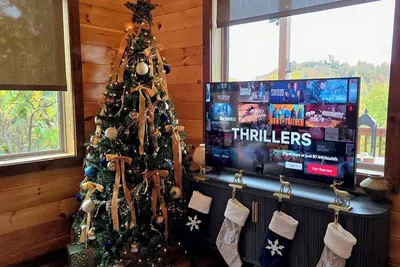Image de Epic View Luxe 4br Smoky Mtn Cabin, Hot Tub & Family Game Room