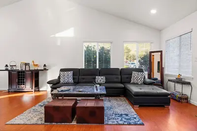 Image de Furnished Home-Safe Neighborhood-Surrounded by Mountains-Free Parking-Near Sfo!