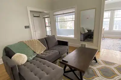 Image de Cute 2 Bedroom Upstairs Unit Near Cafes & Restaurants