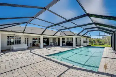Image de Hot Tub, Dock & Views: Lakefront Astatula Estate!