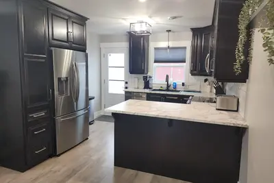 Image de Executive & Quiet 2 Bdrm in the Heart of the City