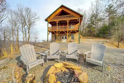 Image de Deck & Views: Blue Ridge Mountain Cabin