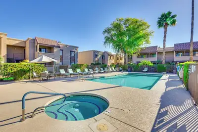 Image de Pool & Hot Tub Access: Scottsdale Condo w/ Patio!
