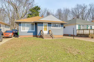 Image de 8 Mi to Dtwn Cleveland: Quiet Home w/ Fenced Yard