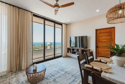 Image de Arch View Condo Cabo San Lucas • 2nd Floor | Living Room & Master | 204