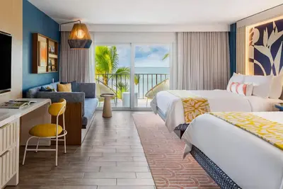 Image de Waterfront Retreat Perfect Romantic Couple Getaway | Free Parking and Pool