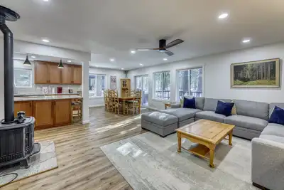 Image de 🌲 Modern Tahoe Donner Cabin w/ Hot Tub & Style🌲