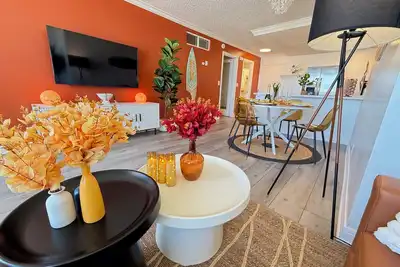 Image de Oceanfront View 2 Br w Pool & Parking