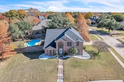 Image de Spacious 5-bedroom Lakeside Retreat w\/ Pool in Ennis, Tx -Sleeps 14
