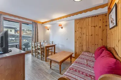 Image de Centre station, 1er étage, remise en forme, piscine, sauna, balcon, télévision, casier à ski, 34m²