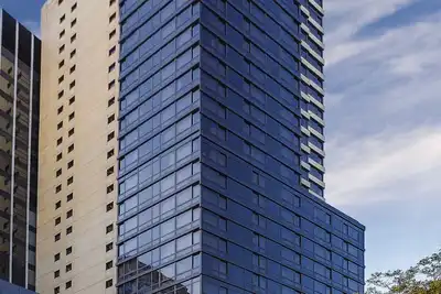 Image de Soothing hotel in vibrant New York City with views from 33rd Floor Sky Lounge