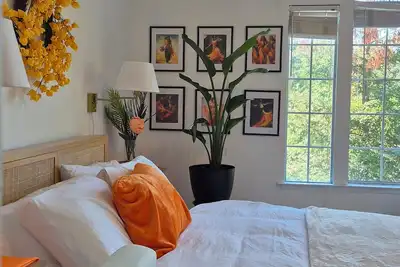 Image de Rudraksha:Five bed, Ne Fresno;shopping, dining, tourist attractions, sleeps 9.