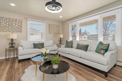 Image de Near Lambeau Field home, where your family will be close to all the action!