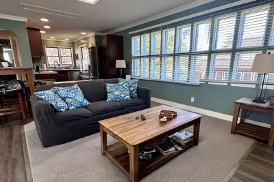 Image de Waterwheel Penthouse - Downtown Douglas