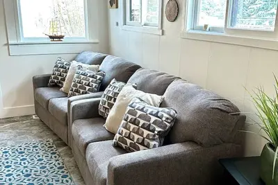 Image de Auke Ridge Retreat - a short walk to the harbor!