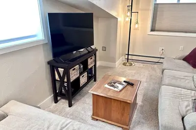Image de Arctic Loft: Your Urban Retreat - Sleek, Spacious, and Centrally Located