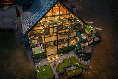 Image de ~sleep22~arcade-golf-comm. pool-bunks-1. 7mi to pkwy