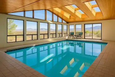 Image de Ultimate Indoor Pool Getaway  Stay & Celebrate