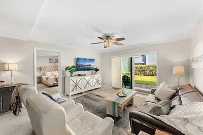 Image de Ground Floor Beachfront Coastal Getaway w/ Pool & Beach Views