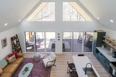 Image de Dog friendly hot tub + fire pit + shared game room