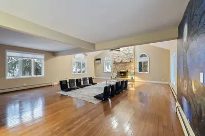 Image de 6br House with Huge empty dining room