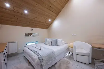 Image de Studio 'Aigle Blanc' avec vue sur les montagnes, jardin partagé et Wi-Fi
