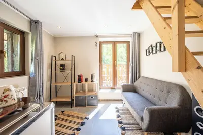 Image de Studio 'La Cle Du Forgeron' avec vue sur la montagne, jardin partagé et Wi-Fi
