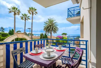 Image de Appartement 'Les Pins' avec vue sur la mer, Wi-Fi et climatisation