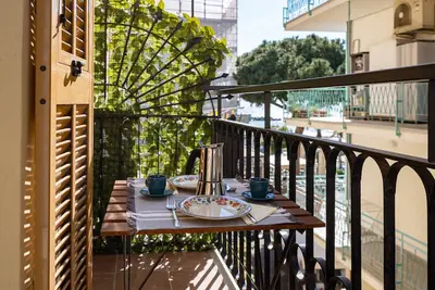 Image de A Step from the Beach - Roomy Apt with Sea Glimpse