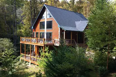 Image de Waterfall and Lakefront, 3-Bedroom, 3b, in Sapphire.