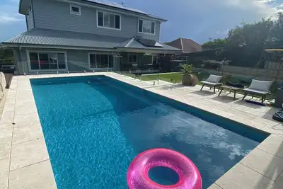 Image de Spacious 4br Oasis w/ Pool & Bbq | Walk to Beaches - Pet friendly!